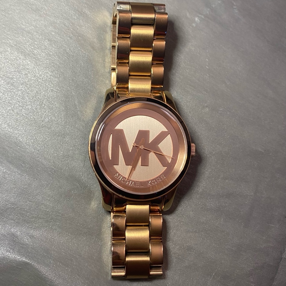 Michael Kors Women MK3334 Logo Dial Watch Rose Gold Stainless Quartz New Battery - Picture 4 of 14